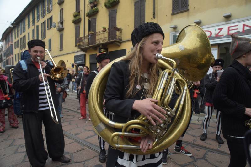 SPIGOLATURE ANARCHICHE di Cristina Valenti e Massimo Ortalli – Brillante operazione del Blocco Nero